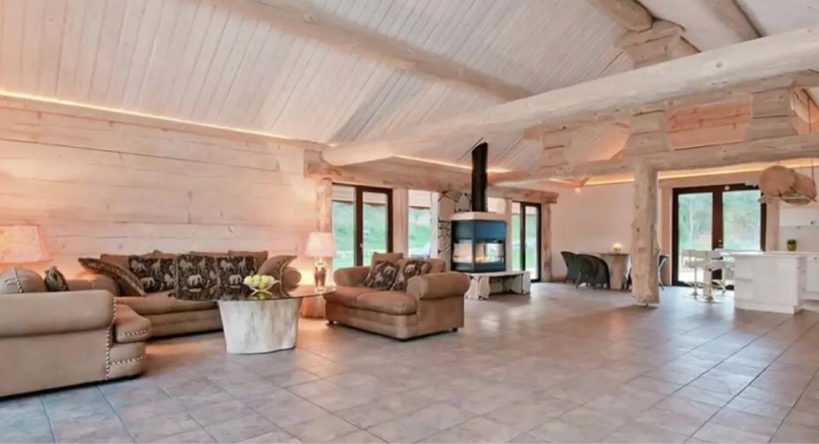 Tiger Woods Finally Reveals His $50 Million Island Mansion, See Inside_3